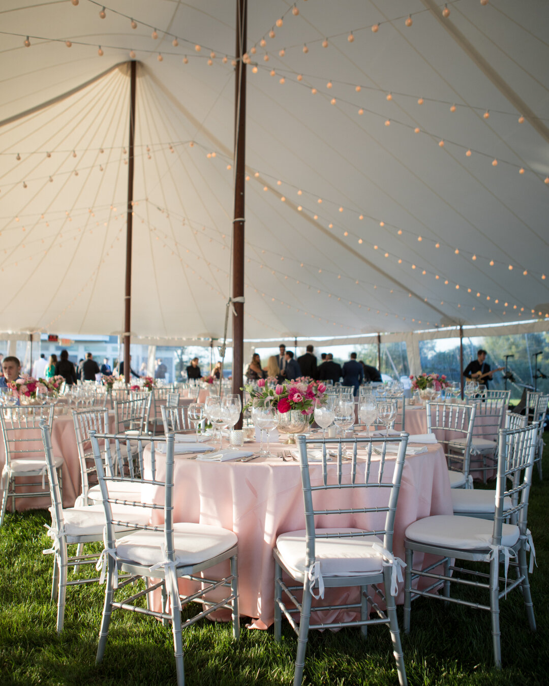 How perfect is this soft pink linen against the @guilfordyachtclub classic New England, lawn? Everything in this shot by @liz_and_ryan is delicate and ethereal - just the way the bride wanted it. ​​​​​​​​​.
.
photo by: @liz_and_ryan #Weddings #Pink #