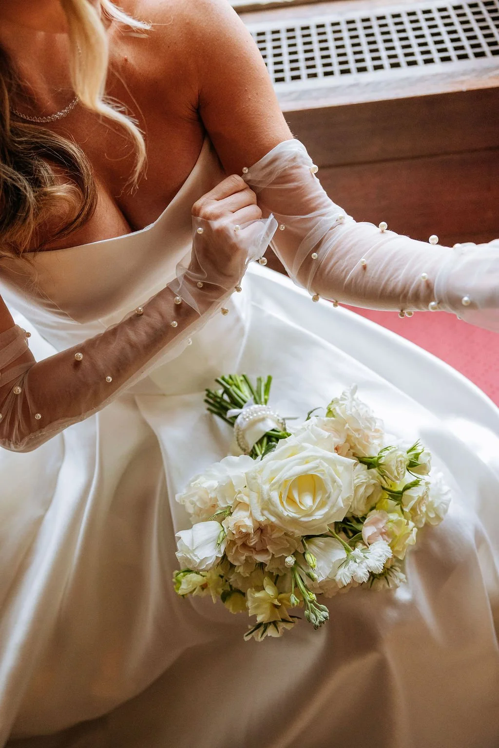 Neutral bridal bouquet with butterfly ranunculus cottage roses and heather at Connecticut fall wedding
