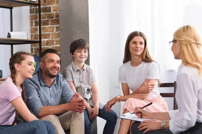 integrative psychotherapist providing family counseling