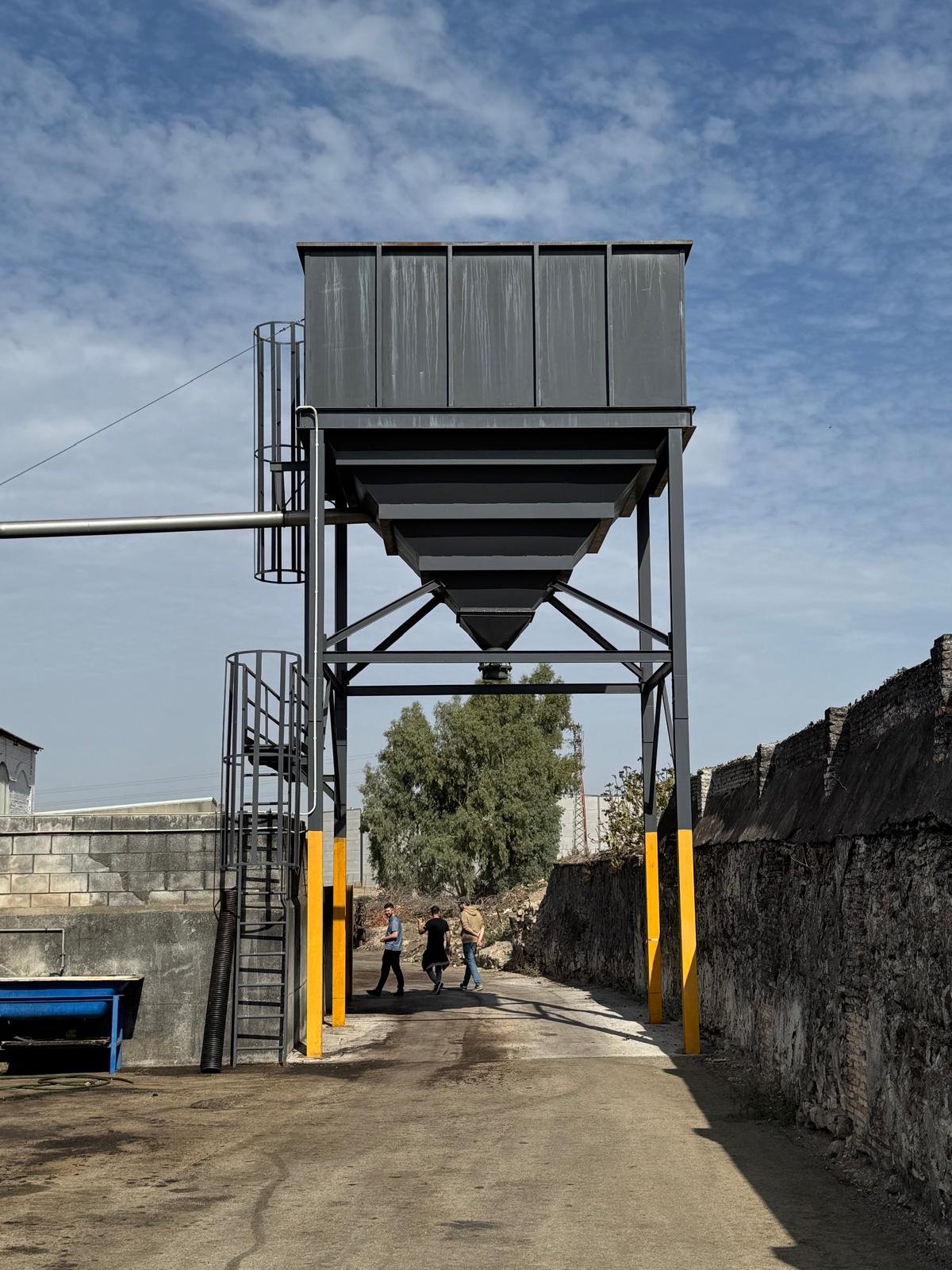 Seville &amp; Granada: Securing local partners and facilities to increase production capacity