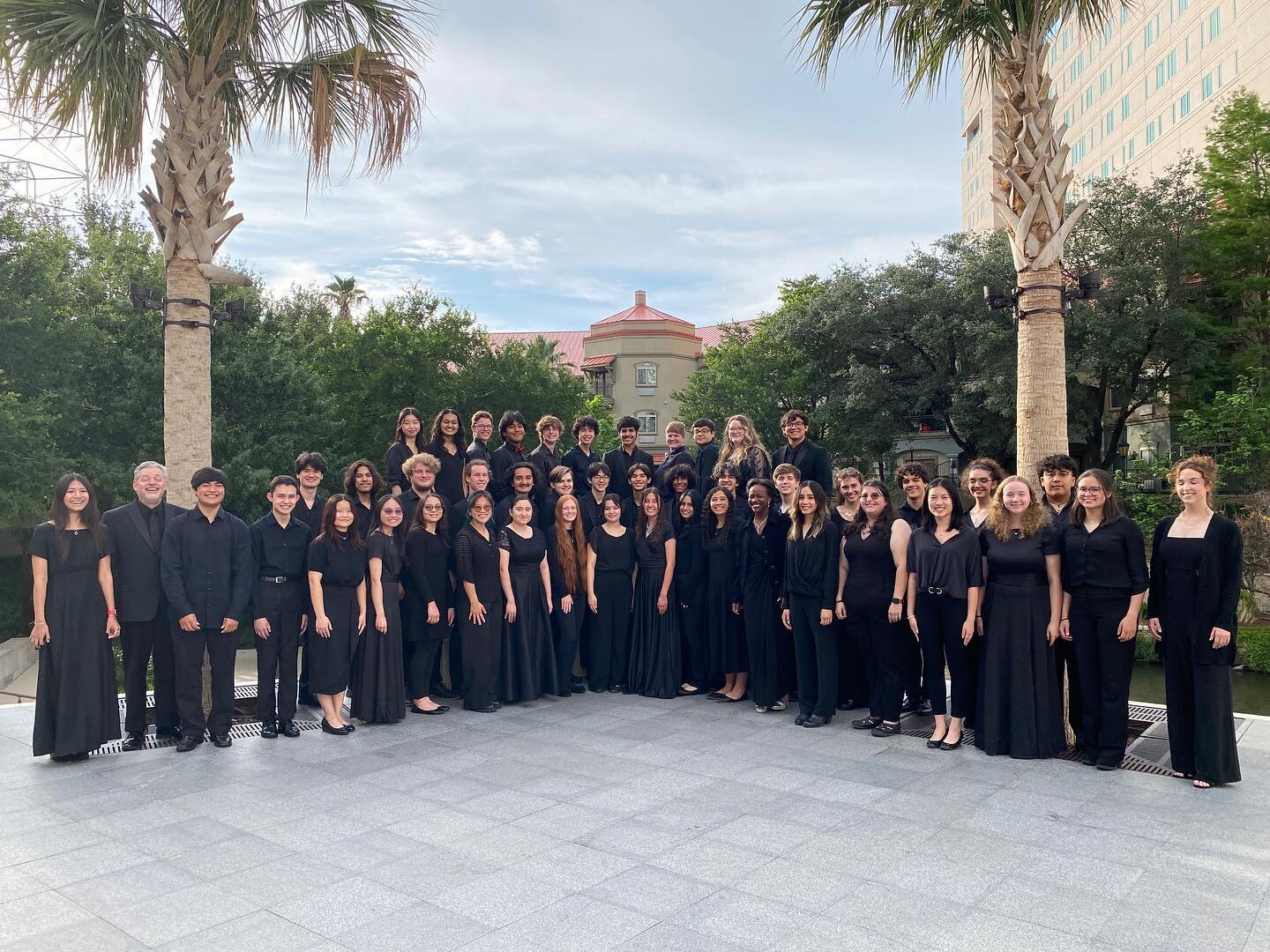 Bravo to this amazing 2023 senior class of YOSA Philharmonic musicians, whose leadership was crucial to a formidable performance tonight #conductor #conductorlife #youthorchestra @yosa49