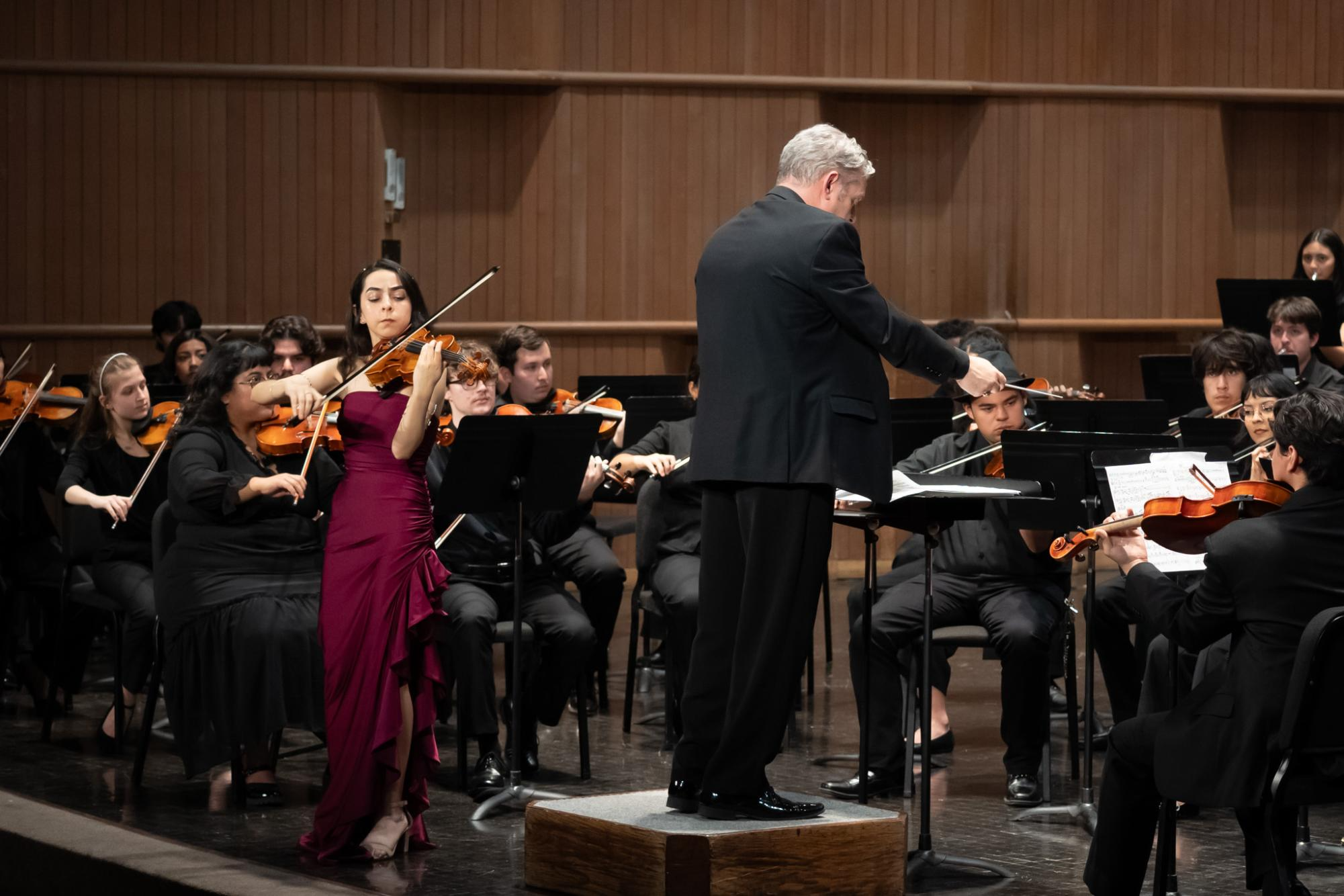 Peters wraps up six-year tenure with UTSA Orchestra