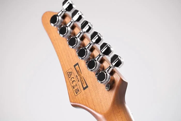 feat_AZ24S1F_machinehead.jpg