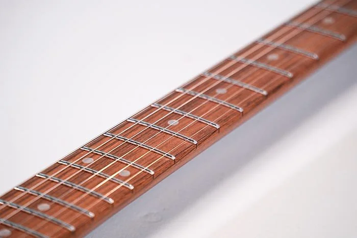 feat_AZ24S1F_fretboard.jpg