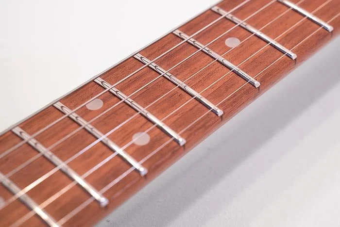 feat_AZ24S1F_fret.jpg