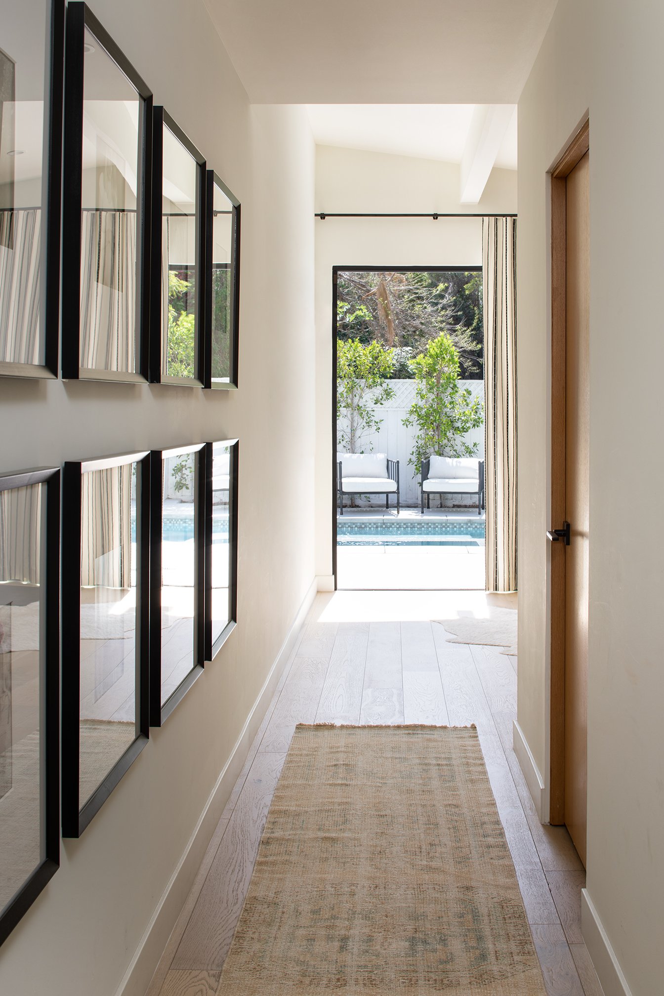 JessicaMintzHome_MeghanBobPhoto_Hallway_WEB.jpg