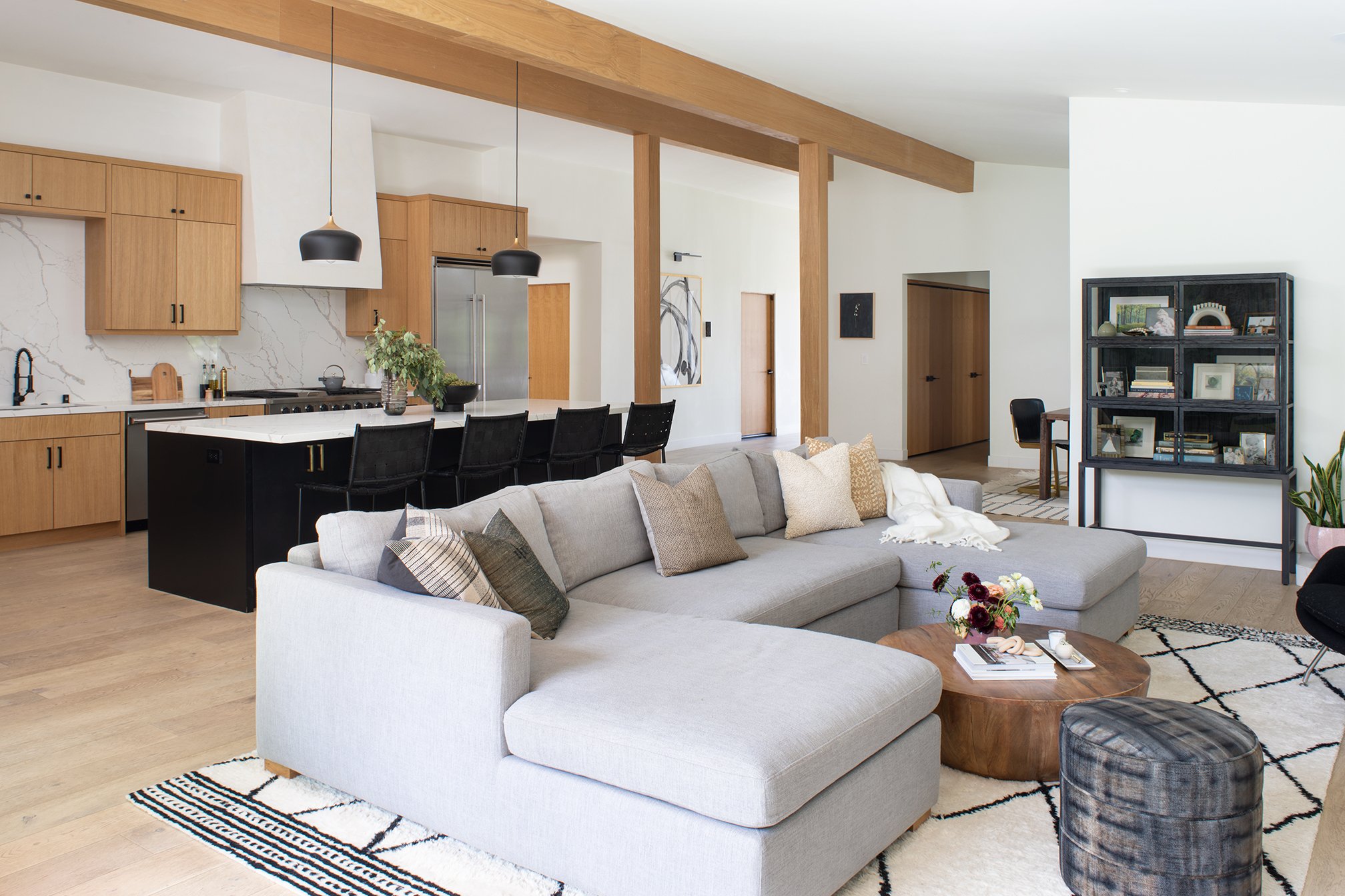JessicaMintzHome_MeghanBobPhoto_LivingRoomToKitchen_WEB.jpg