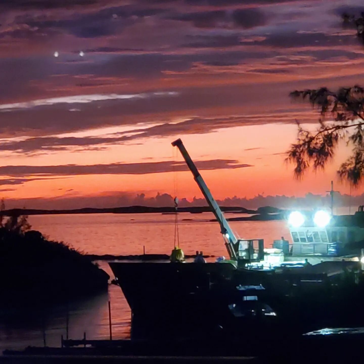 Freight boat offloading in the night sky.  Capt C &quot;mailboat&quot; from Nassau at the Government Dock.
.
.
.
#nofilter #nofilterneeded #sunsetcolors #sunsetoverthesea #sunsetoverwater #sunsetoversea #sunsetboat #barge #nightsky #docklife #docksid