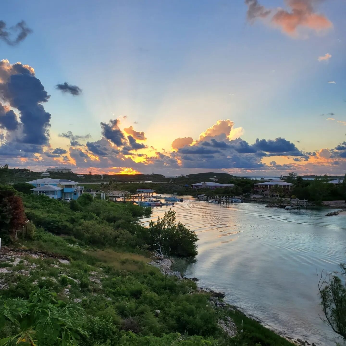 Good Morning, #stanielcaybahamas! From the Village: looking East toward #sunrise over airport dock, West where Capt C mail boat from Nassau is at Govt Dock, and South toward South Staniel, home of @gibraltarstanielcay. Have a great Friday!
.
.
.
#bah