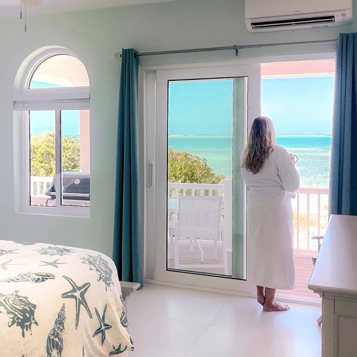 Good morning, #stanielcay! Good morning, #beachvacation! This could be your #wakeupview this summer. Primary bedroom with ensuite bath. 4BR beachfront. See link in bio for availavility calendar, rates and contact form. We can't wait to welcome you!
?