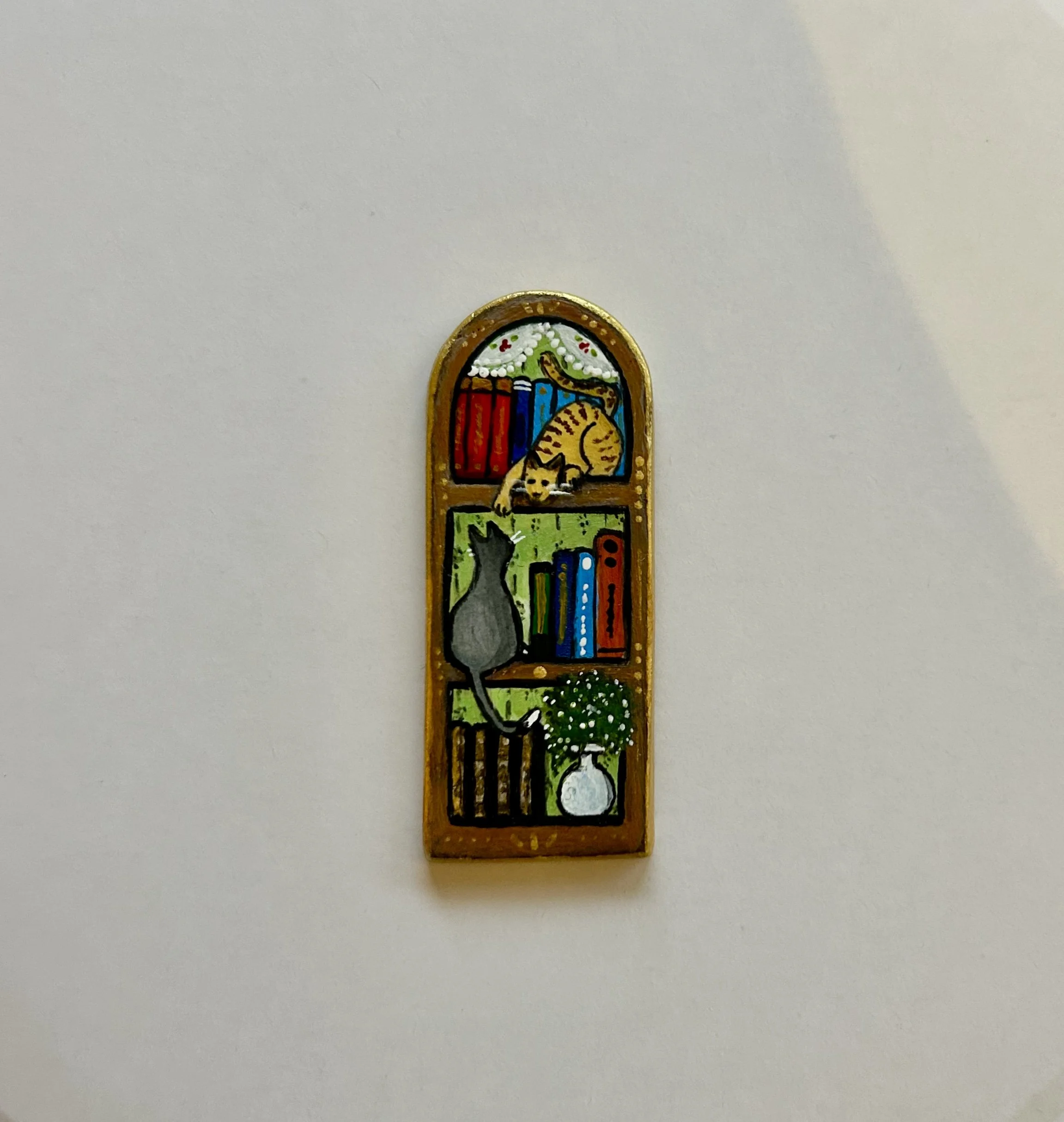 Two cats Play bookcase pendant