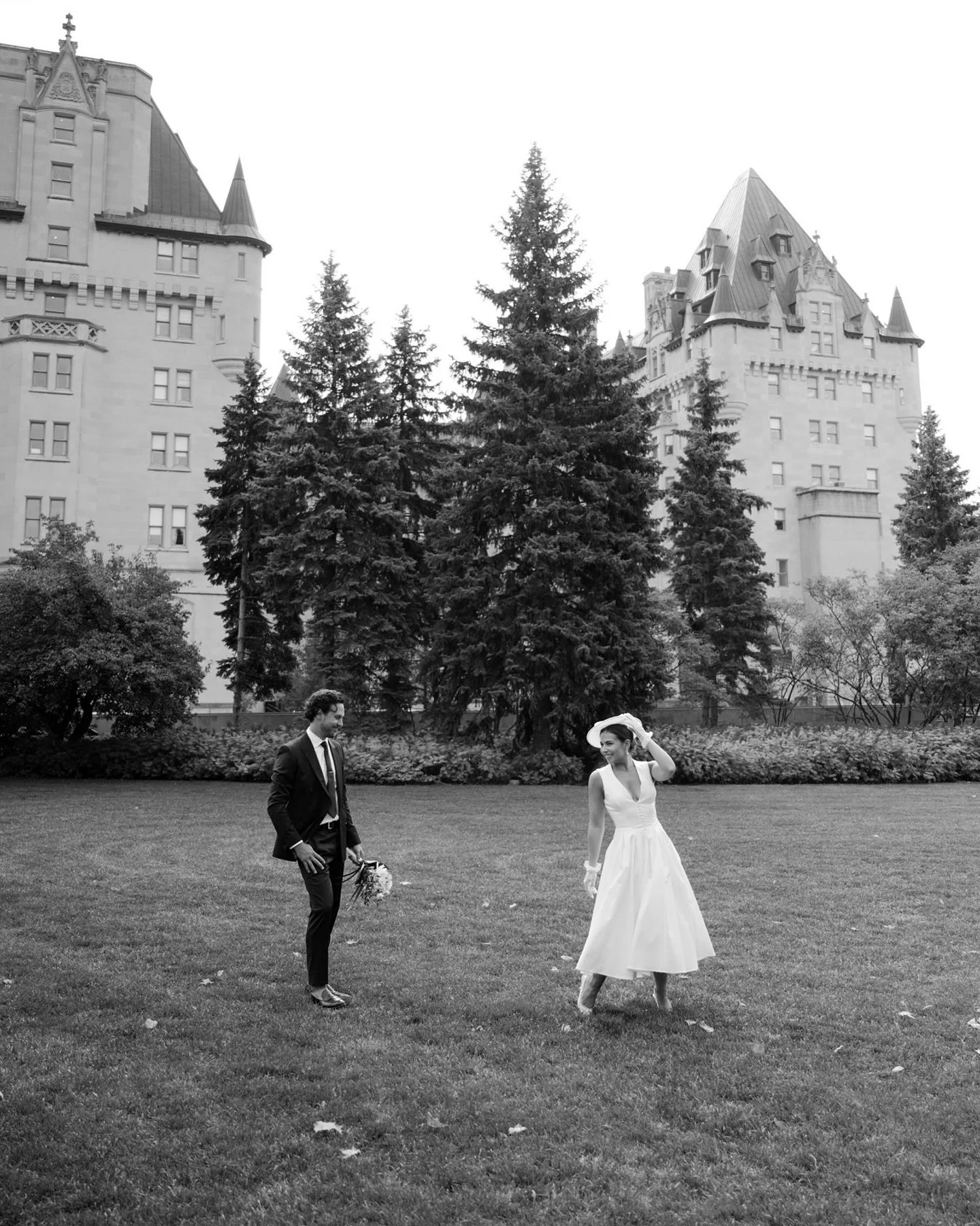 a sweet little morning brunch wedding in the capital 🫶🏻

venue @theclarendontavern 
dress @meshki