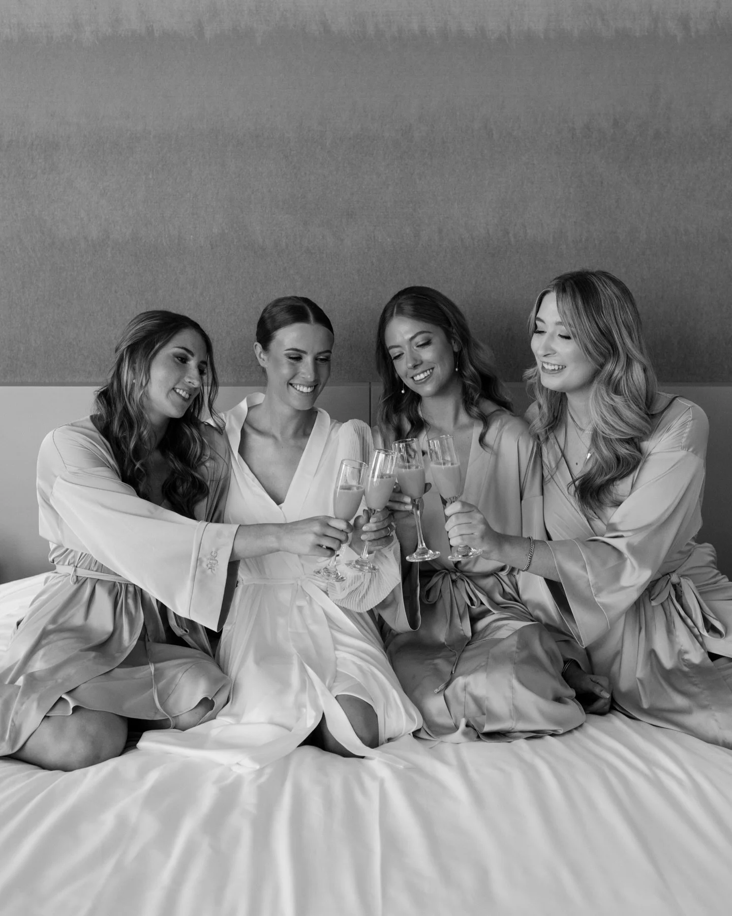 A wedding I still think about all the time 🎨 

When personal touches are paired with intentional details, it truly does allow a wedding day to shine. Add in ambient lighting and a vibey venue? Weeeeoooo. 

&mdash; Also such a huge fan of family styl