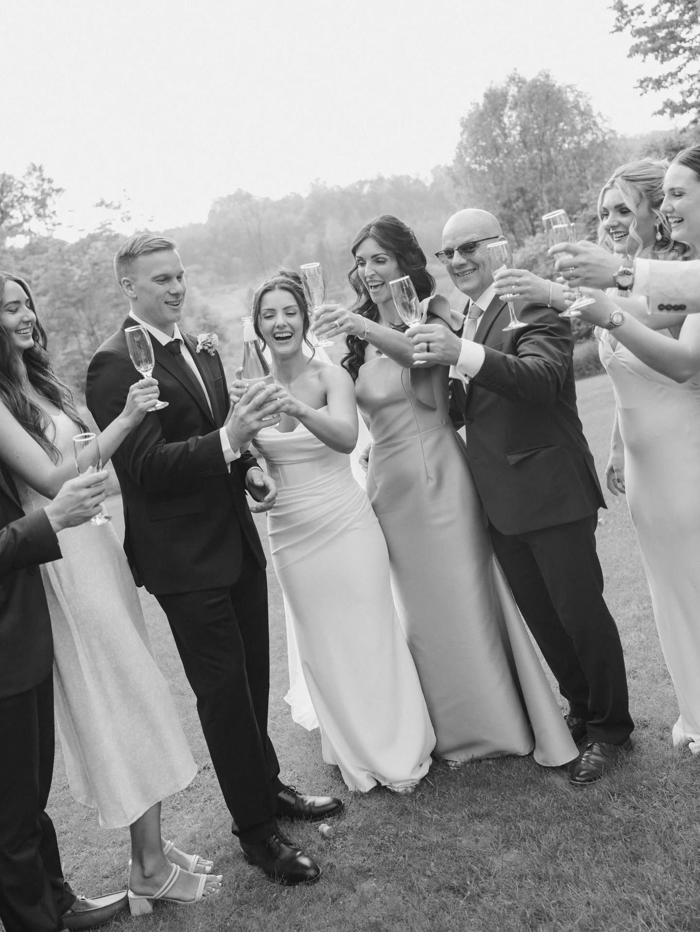 Alright winter, you&rsquo;ve had your fun. Give me green grass and pretty spring weddings. I want glowy golden hour moments and bright floral bouquets. 

LETS GO!

#whisperingsprings #microwedding #springwedding #brightflorals #ontarioweddingphotogra