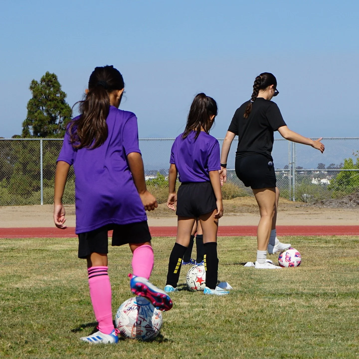 We build brick by brick ⚽️
We lead side by side 🌟

The CRU Under10s are on the field every week building mastery, confidence, and resilience. 

Our Pre Season clinics focus on developing

🏃&zwj;♀️Proper mechanics
⚽️ Ball skills &amp; control
🧠 Pos