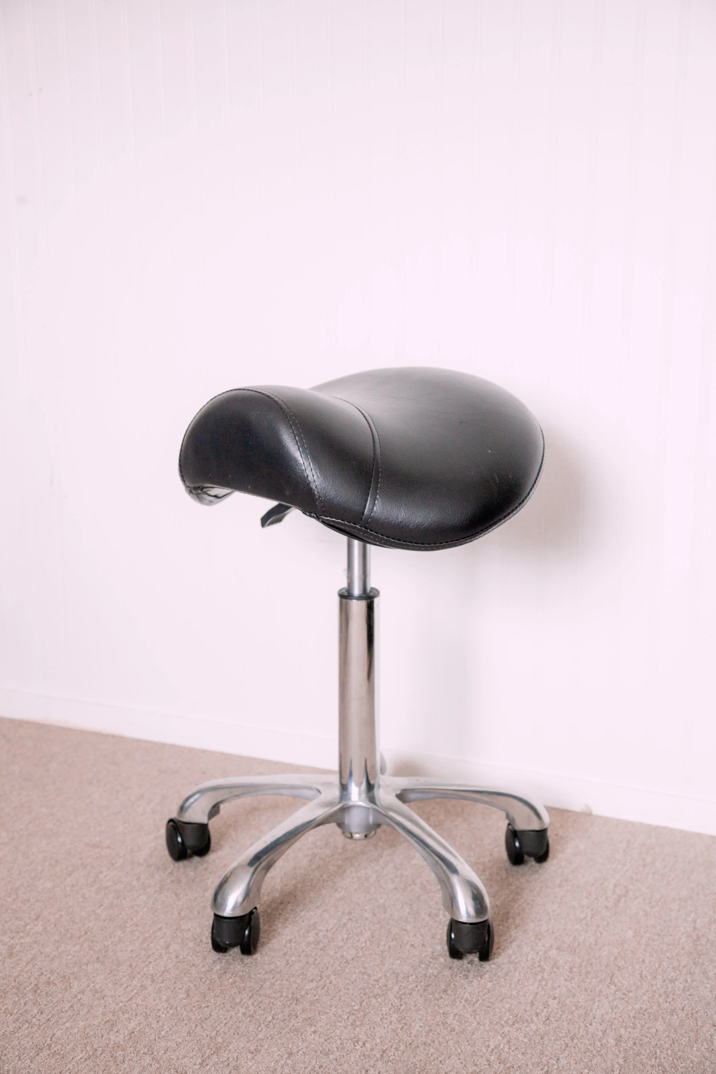 saddle seat (black)