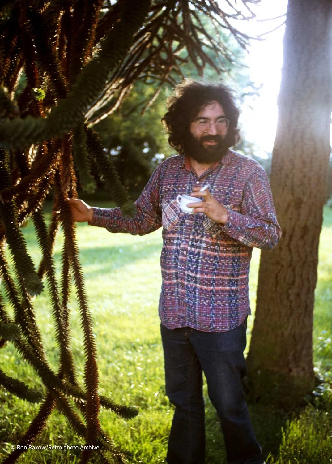 ron-rakow-jerry-garcia-cigarette-france-1971-b.jpg