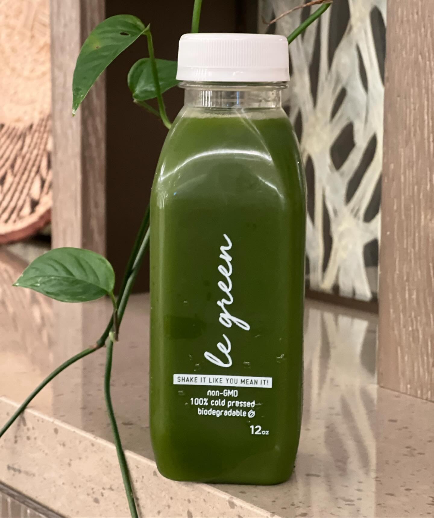 Rise and shine with our delicious green blend! This 12oz bottle is loaded with vitamins &amp; minerals to help you make the most out of this week! Let&rsquo;s GO!!!!

#coldpressed #natural #freshjuice #local  #sustainable #noadditives #noheat #freshf