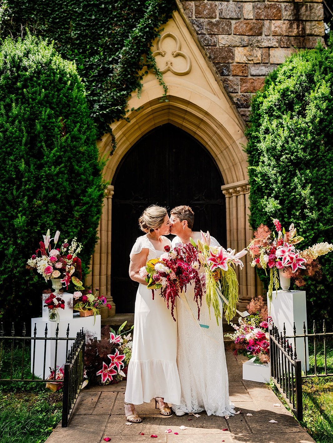 Happy anniversary to Jane &amp; Kari! I still can&rsquo;t get over these bouquets by @julietfloralstudio 💗

Photo @karibjornphotography @joyandlightphotography 
Flowers @julietfloralstudio 
Jane&rsquo;s makeup and hair @strandsbyjo 
Venue @st.cather