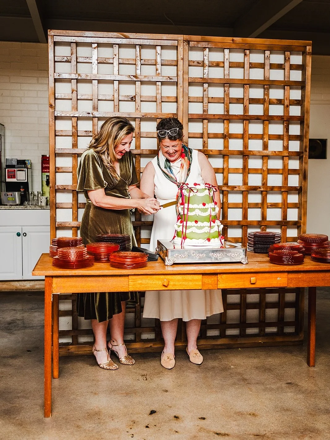 Happy (reception) anniversary to Kari + Jane! 🩷🍒🌸💐

Coordination &amp; Design @stardustweddingsnwa (Design by Jasmine, coordination by @sarahpoundscreates )
Photography @karibjornphotography @joyandlightphotography 
Venue @mountsequoyah 
Florals 