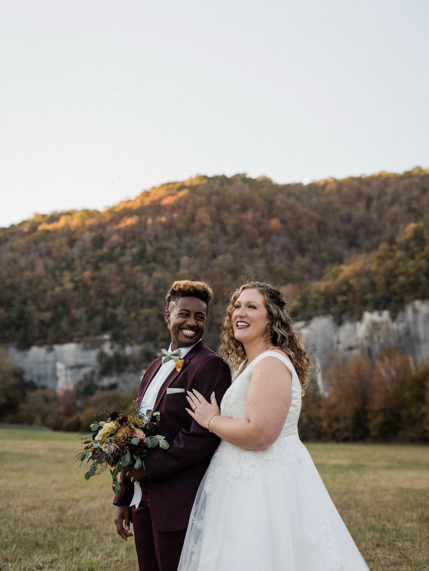 Happy anniversary to KC and Megan!

Photos @tannerburgephoto