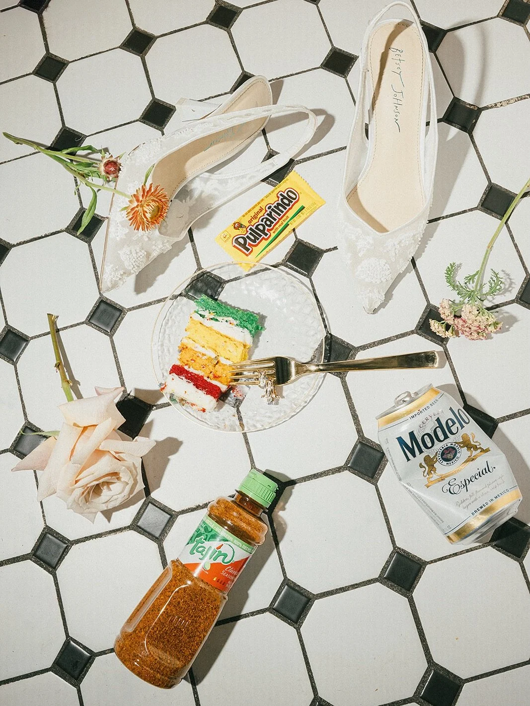 Details from Laura + Margie&rsquo;s wedding at @gardenroomar 

Photo @a.marie.photo 
Coordination @stardustweddingsnwa 
Venue @gardenroomar 
Flowers @bakerstreetblooms 
Fruit table @shaddai_mixfruittable 
Catering @rabbitholenwa 
Cakes @cakes_by_chri