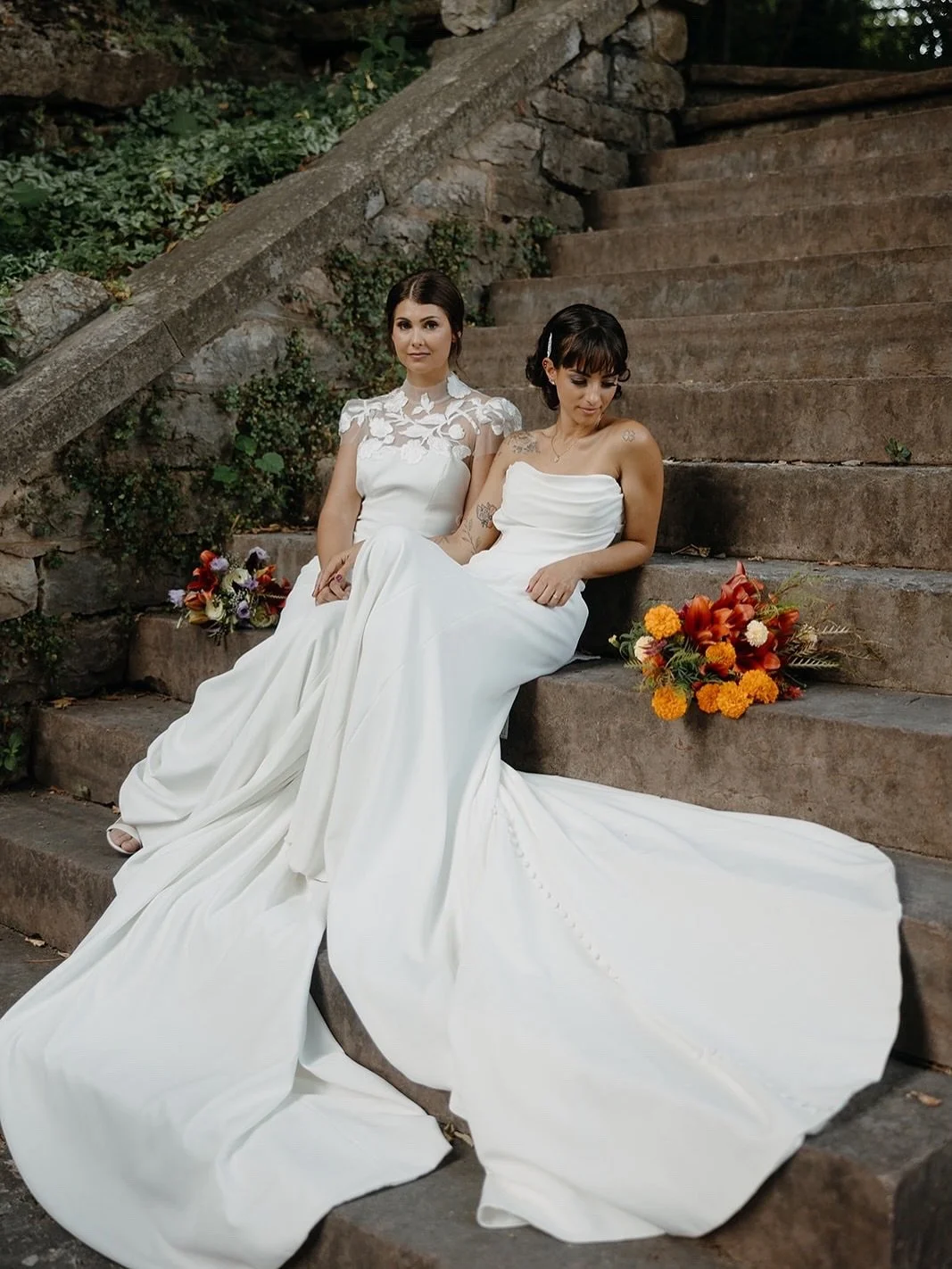 Throwback to one of favorite shoots of all time.

Photos @countinthreesphoto 
Flowers @renaissancefloralnwa 
Makeup @blossombeautyar 
Rentals @alchemy_event_rentals 
Dresses @tesoribridal