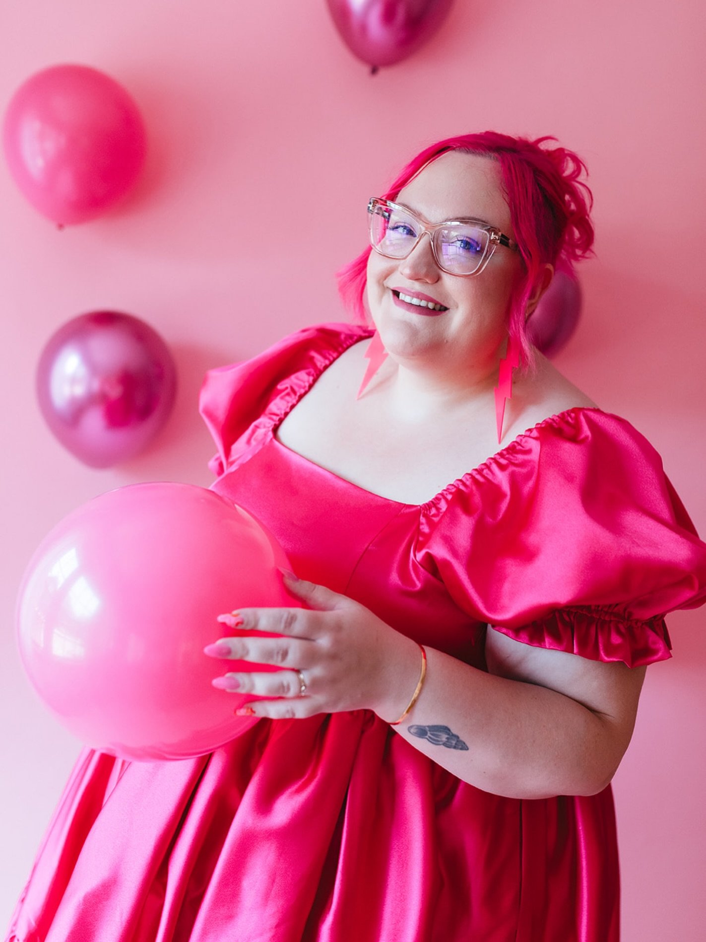 Happy Holidays from Stardust! I&rsquo;ll be taking a little break from Instagram until the new year. Can&rsquo;t wait for our 2026 weddings and events!

Photo @joanna_creates 
Makeup and hair @hairbydulcesito 
Nails @hernailsnwa