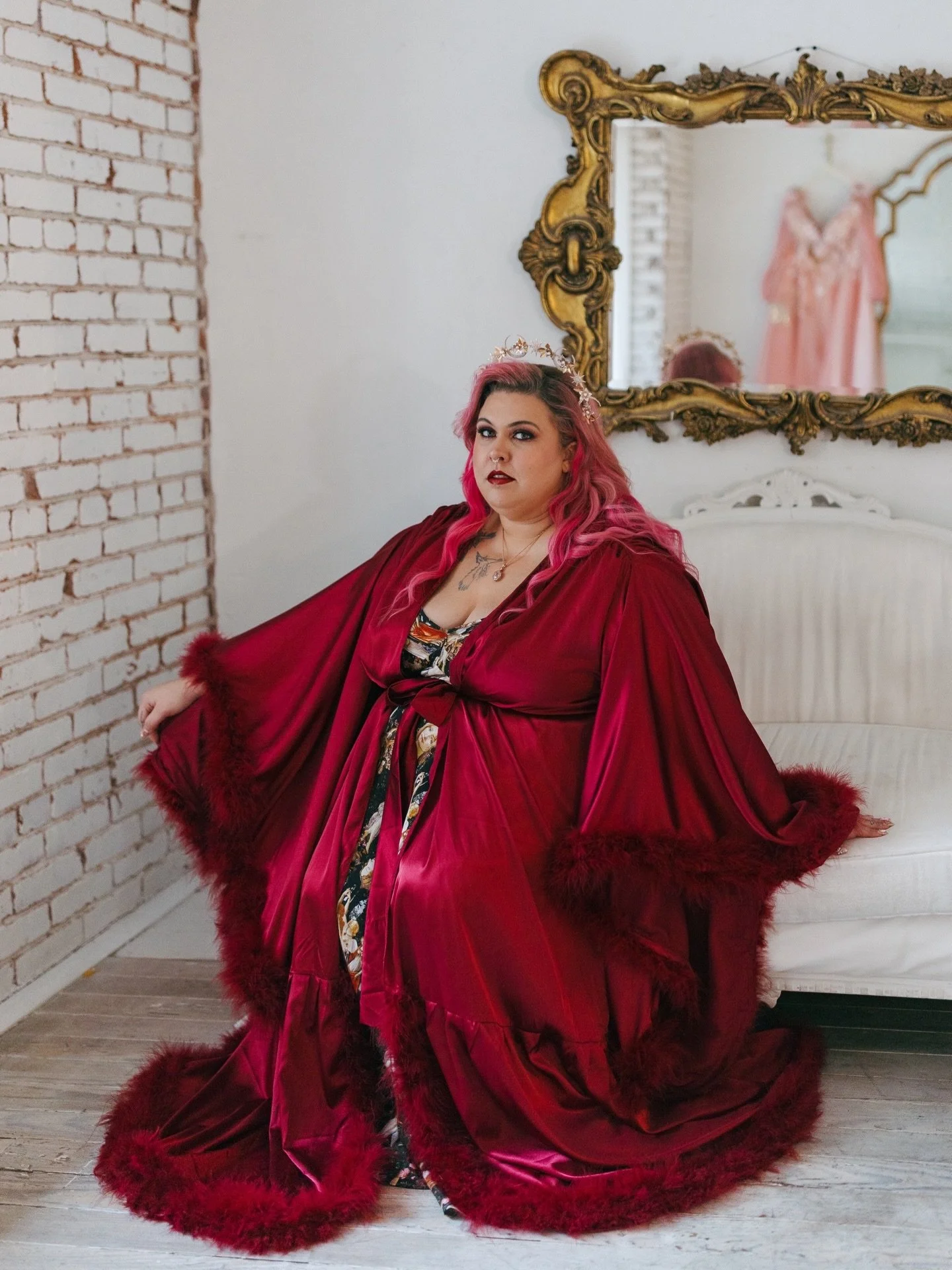 Celestial opulence was the theme for this wedding. Even the bride&rsquo;s getting ready robe matched the theme. ❤️

Photo @leiatabrieinlove 
Hair @goldielox1239 
Makeup @carobenitezn 
Venue @theravington