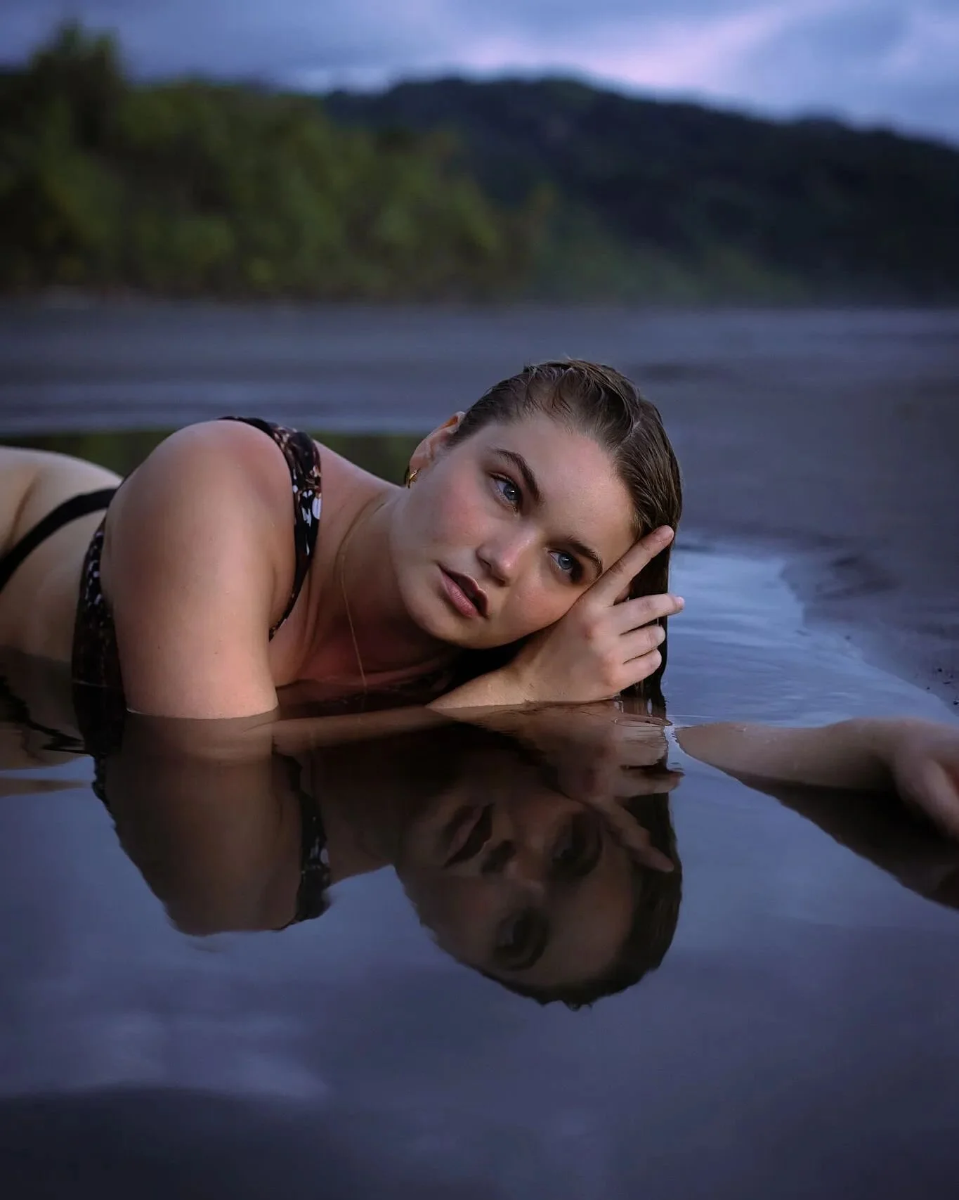 Scorpio sun 🦂 Which is your favorite 1,2,3 or 4 ? 

@juliakankis was serving absolute looks for this shoot on the @rewildthesoul Retreat in Costa Rica! 

The black sand... The still water in these rock pools that created the most epic reflections 🪞