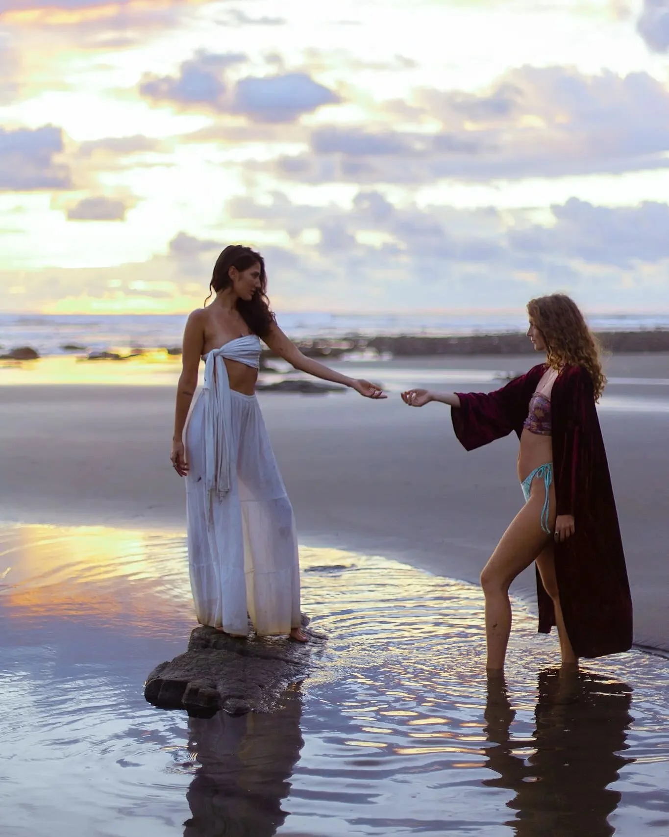 Goddess's unite ⚡✨ Cancer Sun &amp; Saturn in aquarius energy! Do you know which is which?

I can't wait to share more from these individual shoots 🐟💫 

@angelicayogilife @rewildthesoul 

#goddess #cancer #aquarius #astrology #selfportrait #soulsis