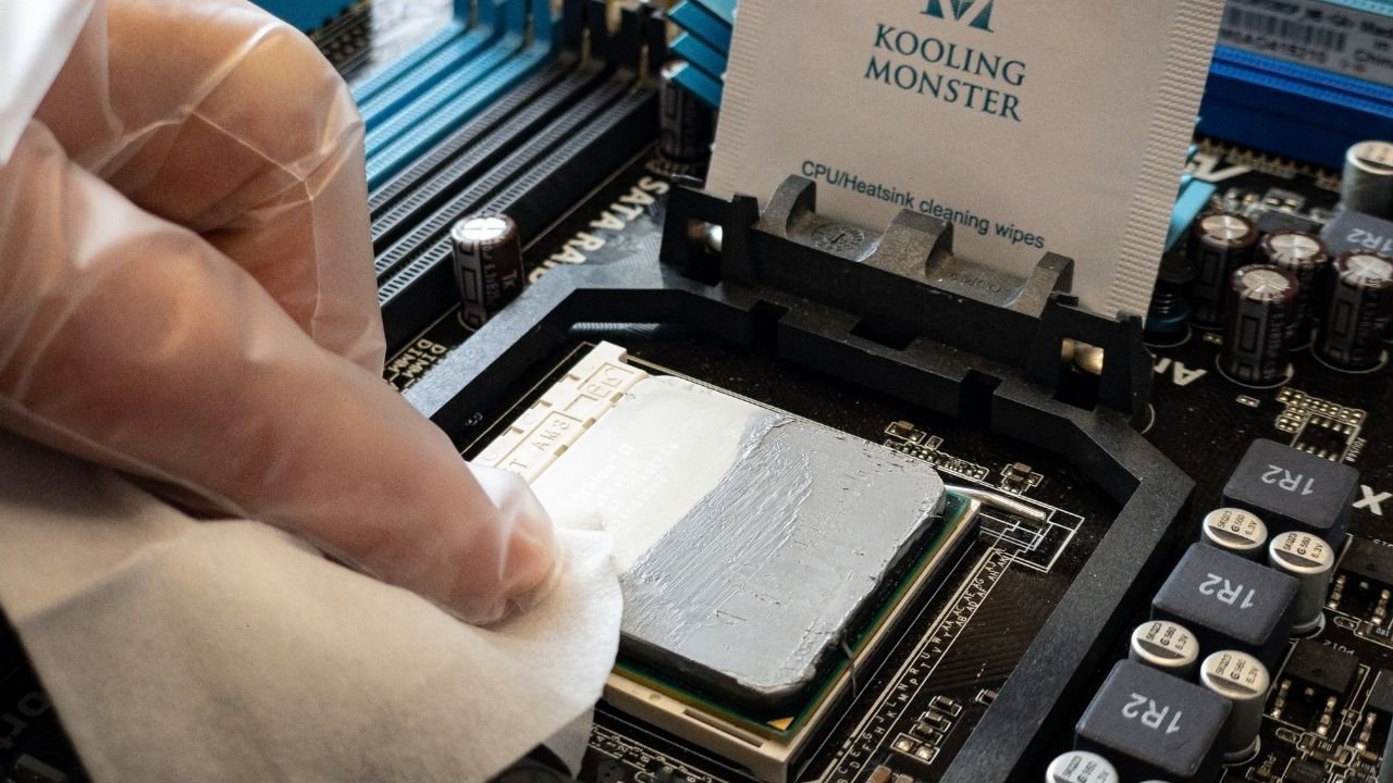 How to Clean Thermal Paste off CPU [2023 Beginner Guide] — Kooling Monster