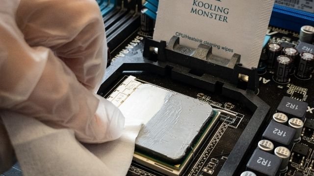 La pâte thermique pré-appliquée sur CPU sera-t-elle suffisante en 2023 ? -  Kooling Monster