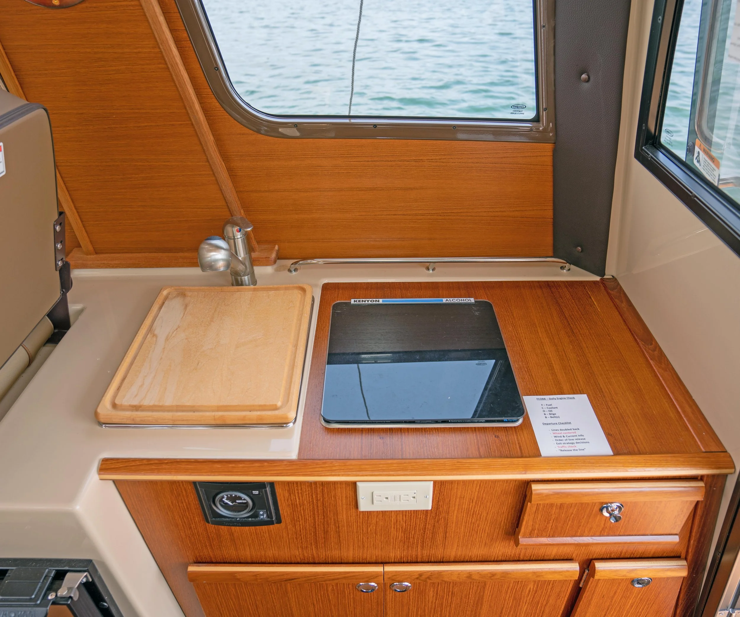 Ranter Tug interior galley.jpg