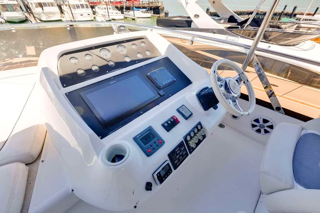 YLC 2009 Sunseeker Manhattan 70 Fly Bridge Helm.jpg