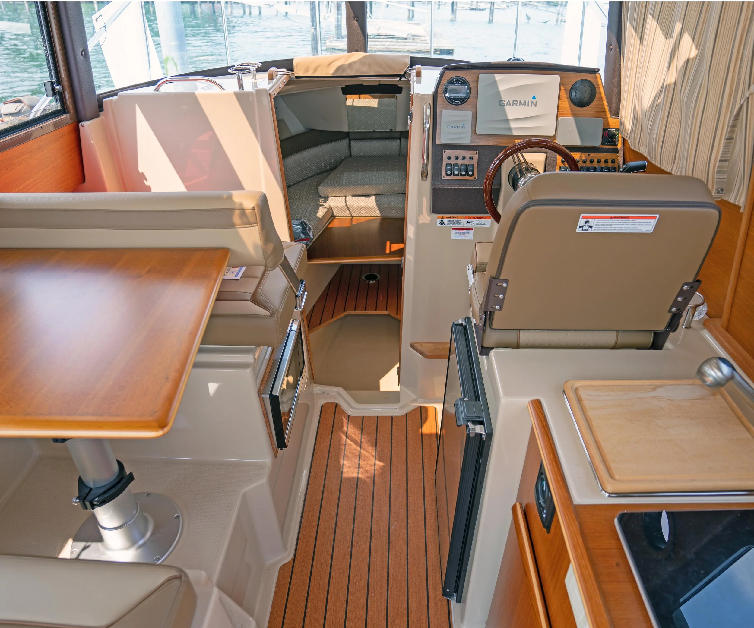 Ranter Tug interior saloon from aft.jpg