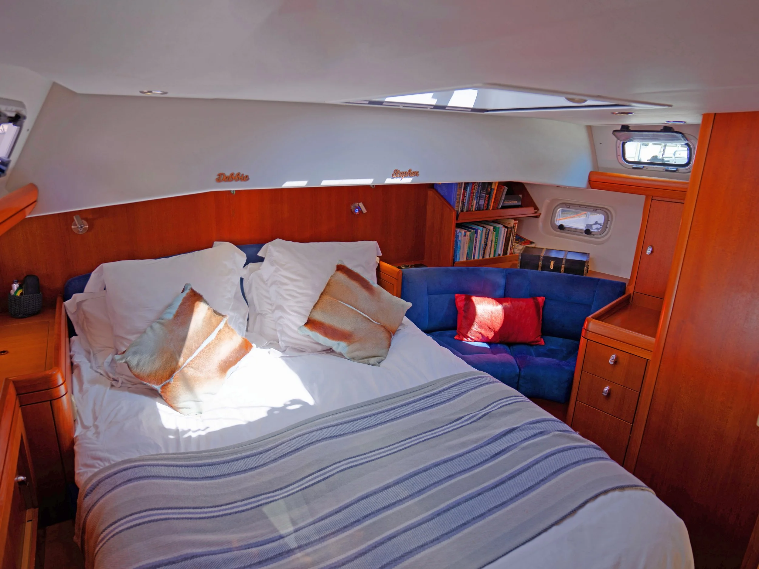 7 Oyster Interior Master Cabin Aft.jpg
