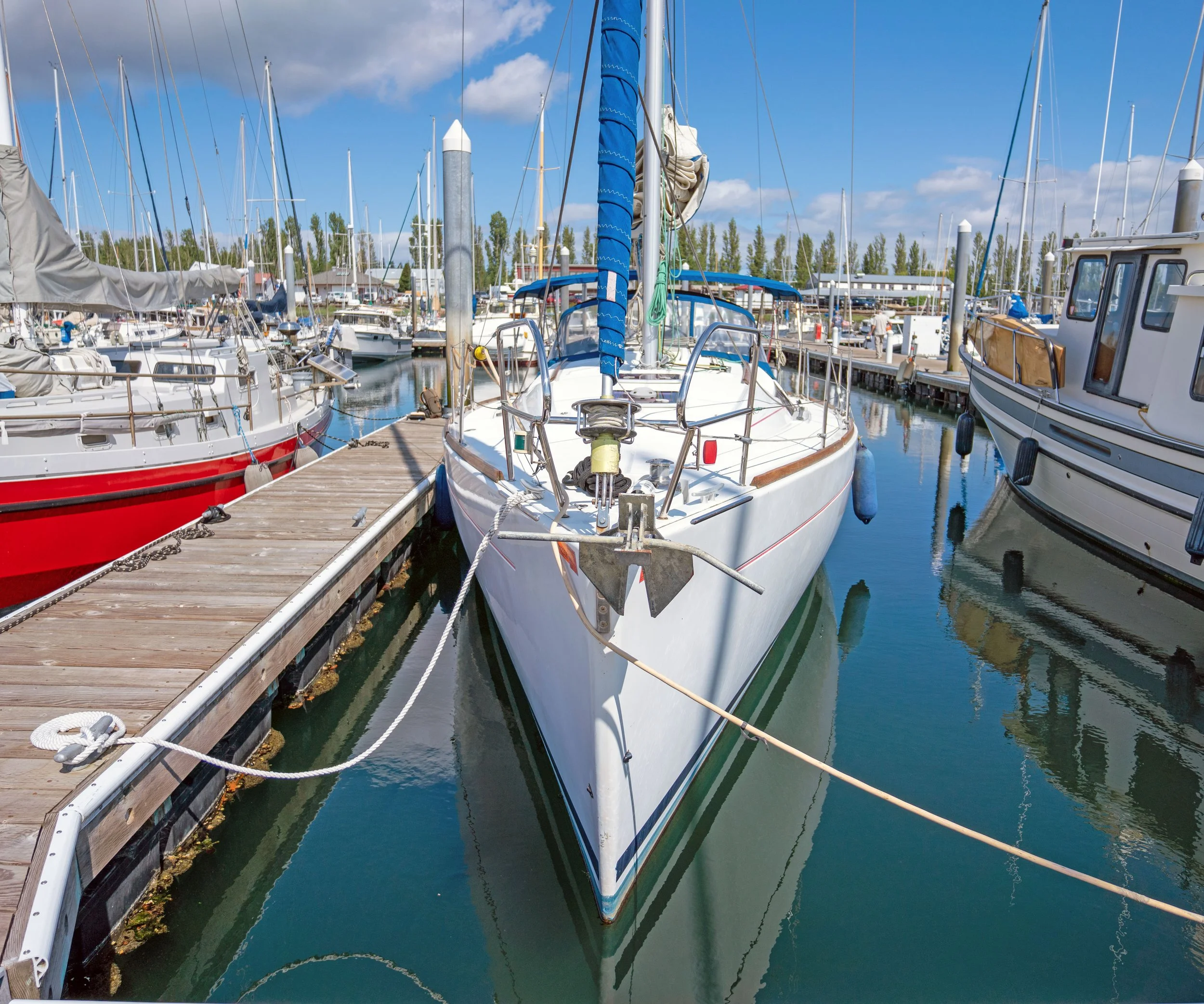 Beneteau Exterior Oceanis 37 bow.jpg