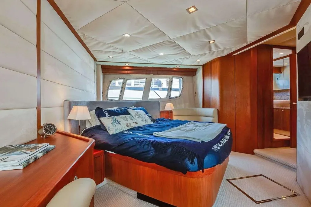 YLC 2009 Sunseeker Manhattan 70 Cabin Master.jpg