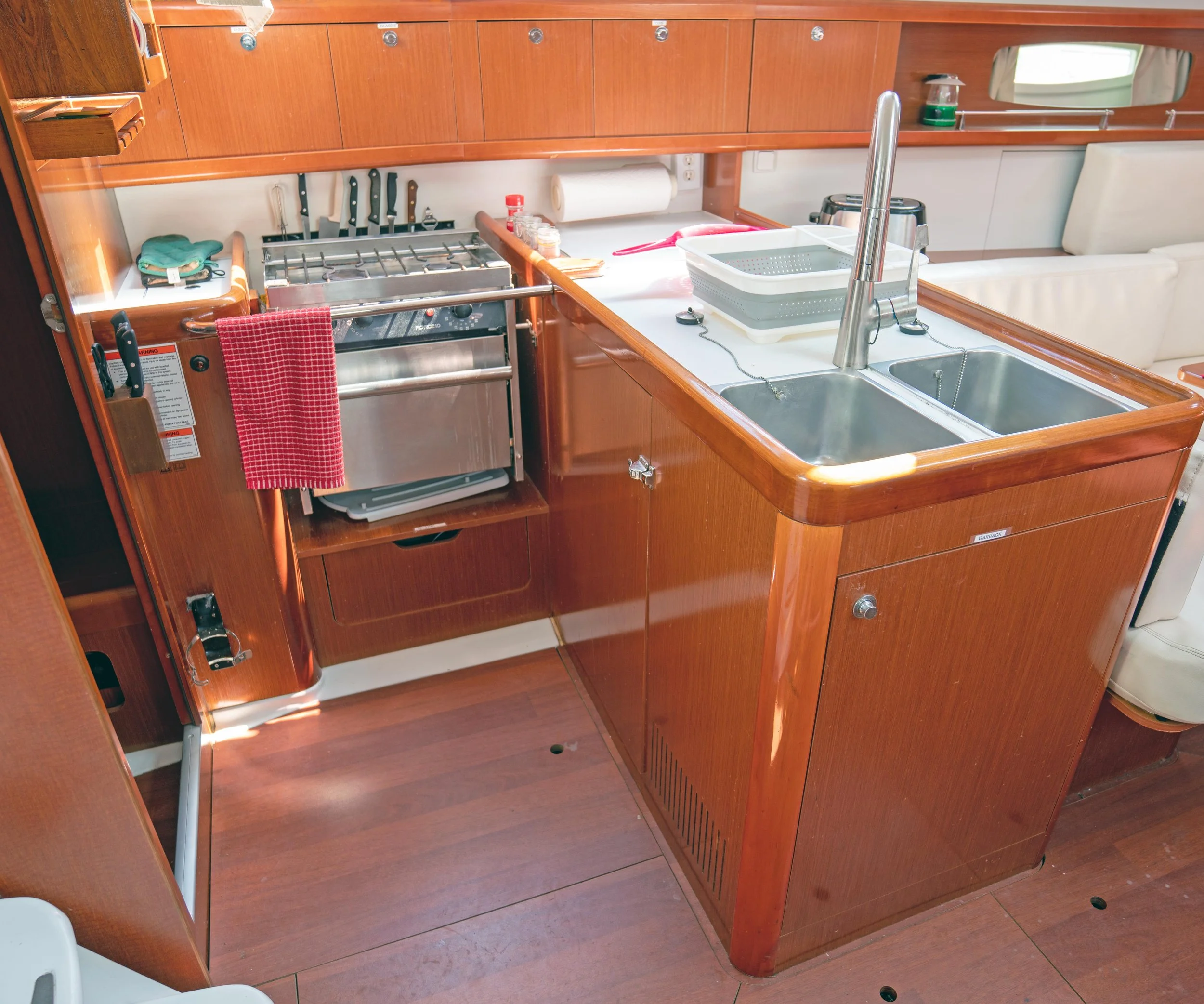 Beneteau Exterior Oceanis 37 galley.jpg