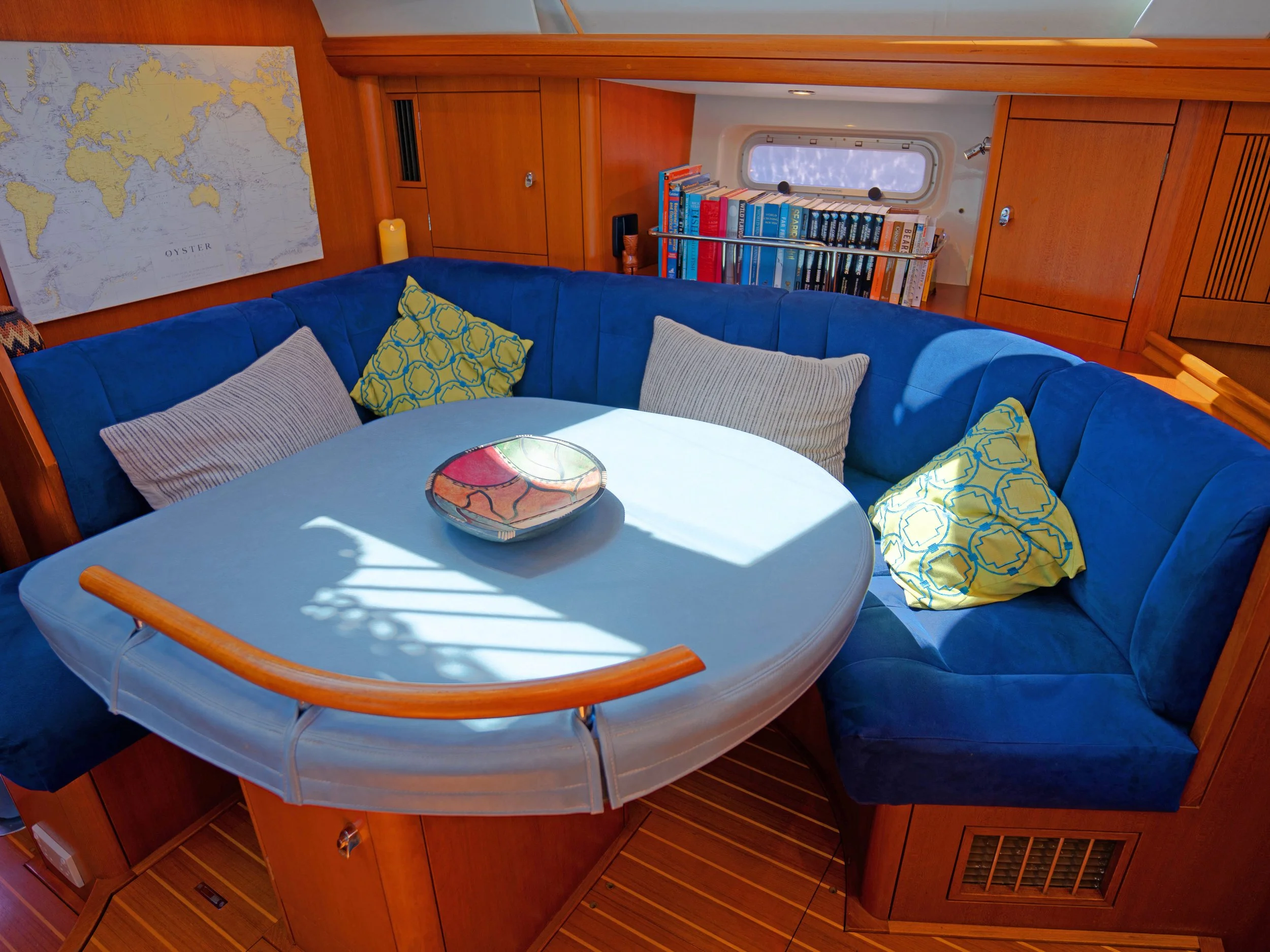 5 Oyster Interior Saloon.jpg