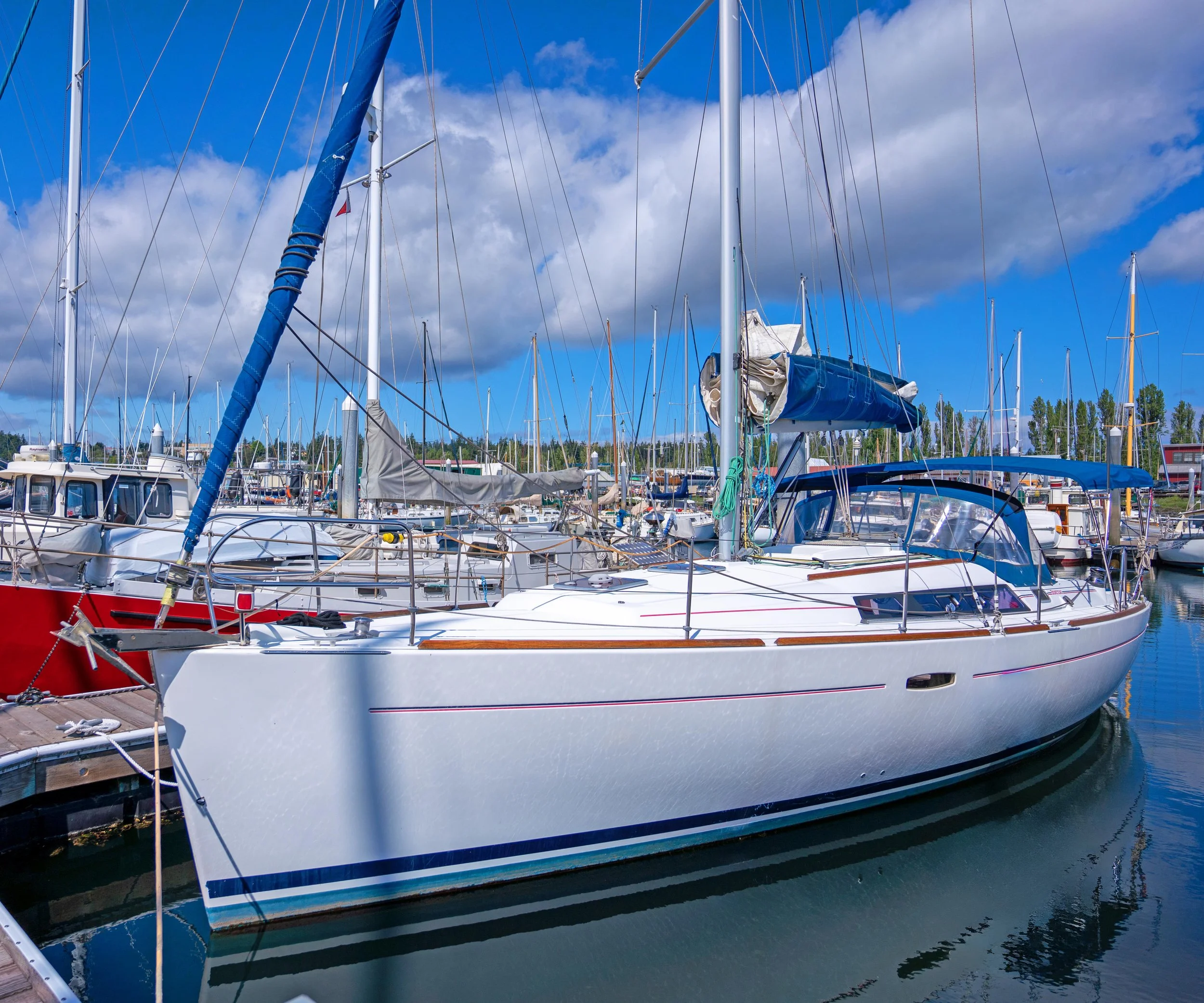 Beneteau Exterior Oceanis 37 Main.jpg
