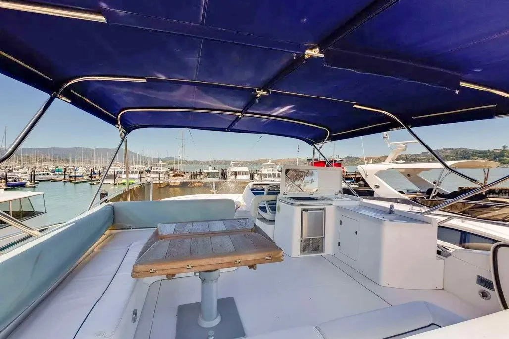 YLC 2009 Sunseeker Manhattan 70 Fly Bridge.jpg