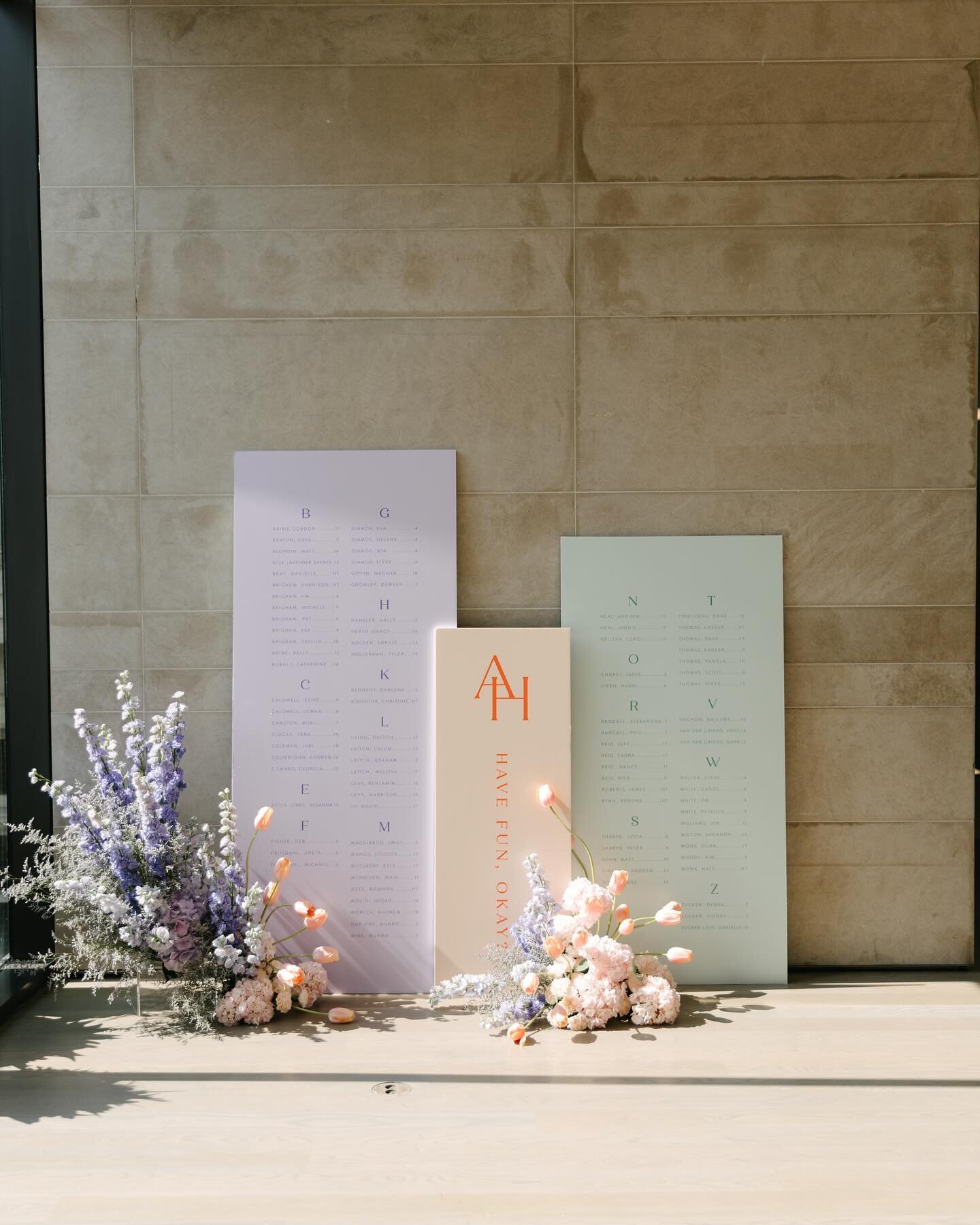 Anyone else missing those warmer days? We can&rsquo;t wait for spring to arrive and bring along with it some amazing weddings and dreamy palettes 💐

Planner: @bluelavenderevents 
Photography: @mangostudios 
Florals: @patchoulidesign 
Rentals: @simpl