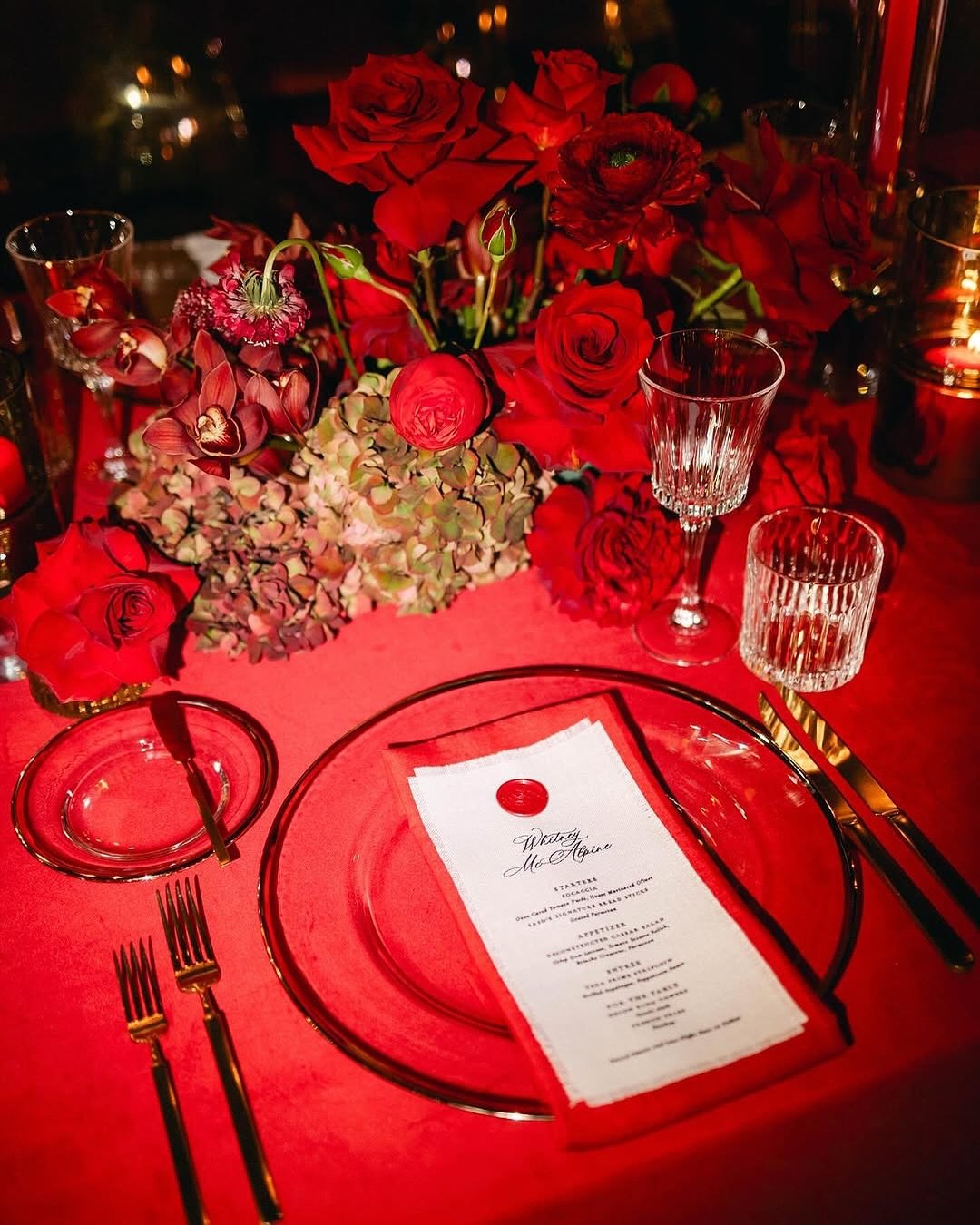 When the bride loves red&hellip; fabric menus for W&amp;A and @thisisduet 🌹&hearts;️ @515photoco @stemz_inc @simplybeautifuldecor @splendidsettings @thecarlu
⠀
#stationery #paperandposte #dayofstationery #placesetting #menu #fabricmenu #waxseals