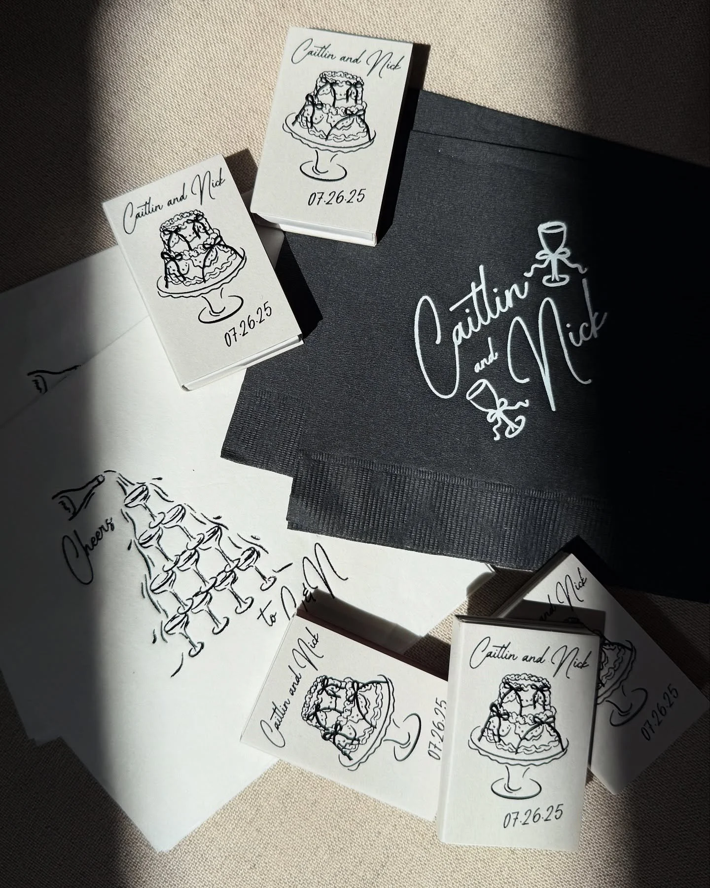 On trend napkins &amp; matchboxes for C&amp;N, CHEERS 🖤🥂🍾 @museeventco
⠀
#stationery #paperandposte #customdesign #foilnapkins #matchboxes #montrealwedding #museeventco #dayofstationery