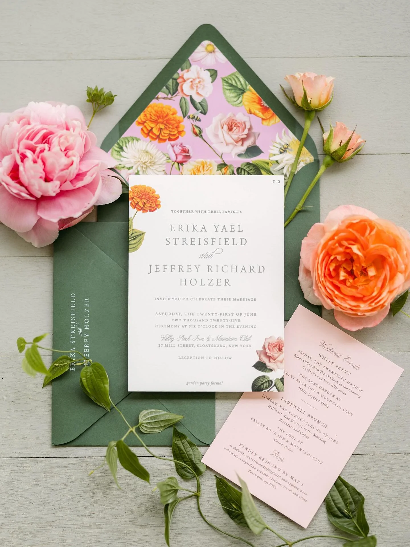 E&amp;J&rsquo;s stunning summer wedding stationery 🌸🌼

#paperandposte #wedding #weddingstationery #invitations #letterpress 

Planner: JDW Events &amp; Interiors @jazdewolfe
Lead Photographer: Reanna for 515 Photo Co @515photoco
Supporting Photogra