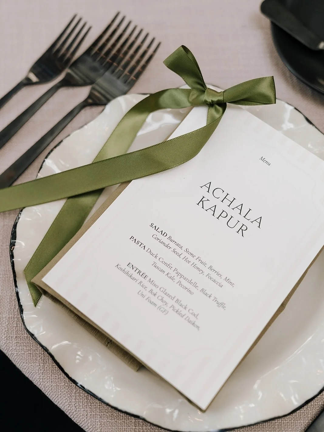 The perfect start to fall wedding season 🫒🥂 Congratulations to Y&amp;J last weekend!
 
Planner @bluelavenderevents 
Photography @bsimkova 

#paperandposte #stationery #letterpress #wedding #marriage #customstationery #invitations