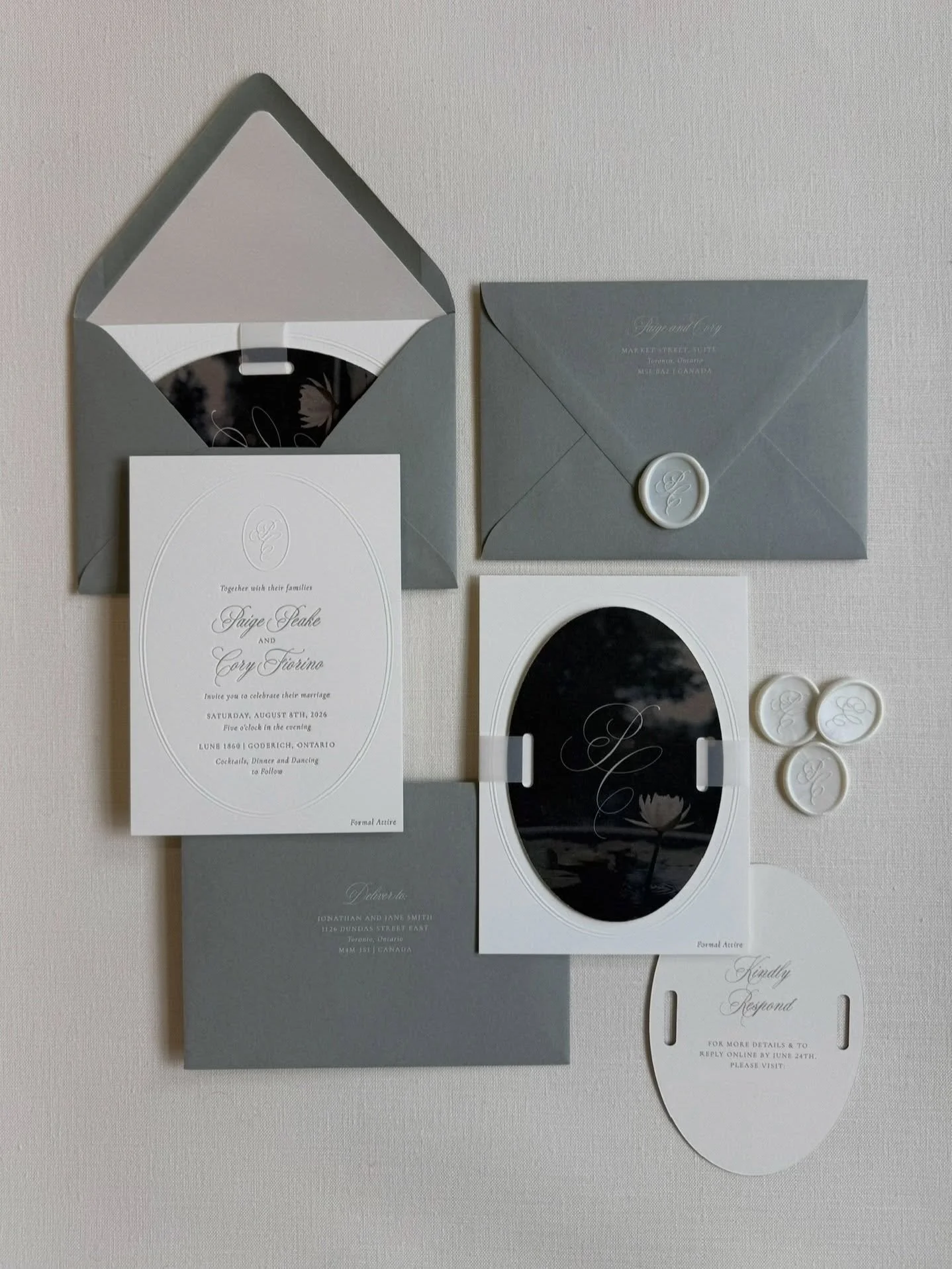 When the bride has a vision and you bring it to life 🦢
⠀
We&rsquo;re in love with this letterpressed and embossed set, with modern yet timeless details for a @clementandcoevents wedding at @lune1860, congrats P&amp;C 🤍
⠀
#stationery #paperandposte 