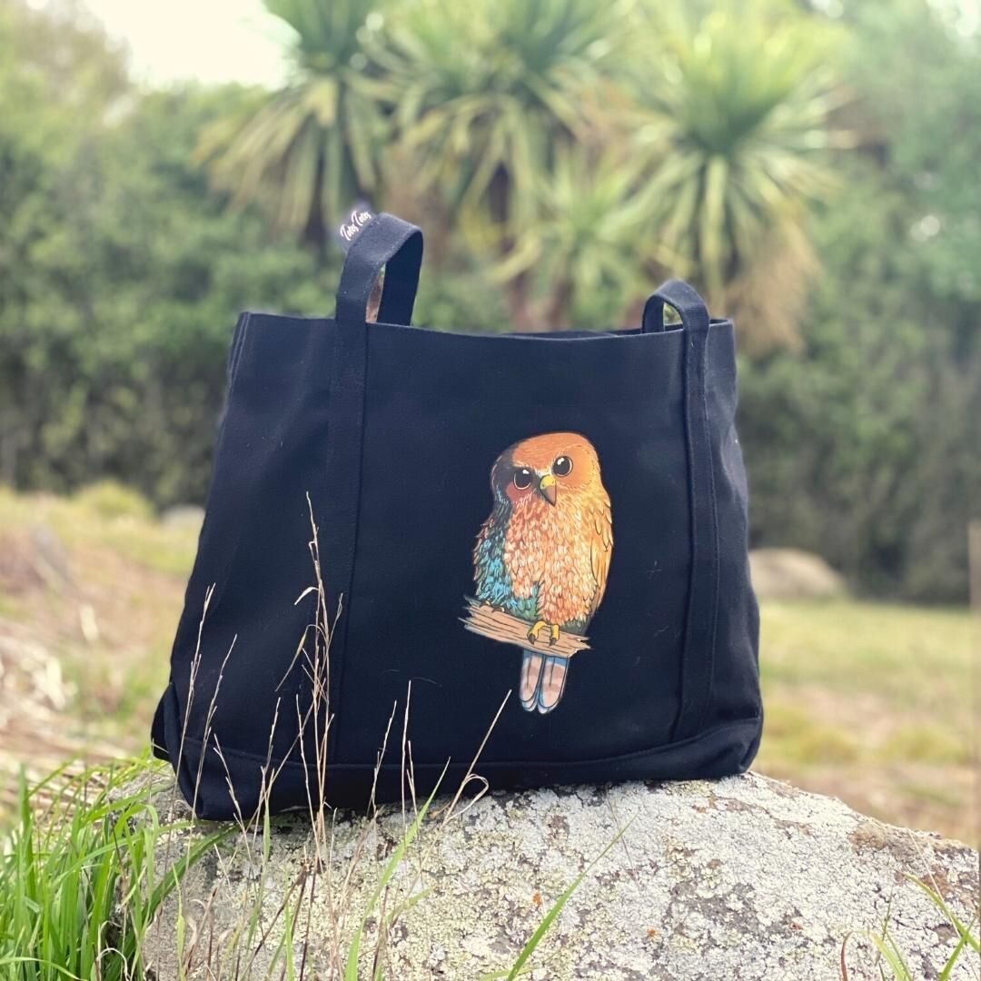 Owl you need is love (and a cute tote bag! 🦉❤️)
.
.
.
.
.
.
.
.
#owlsofinstagram #ruru #totebag #ecofriendly #shopsmall #handmade #fashionaccessories #totebaglove #cuteowl #naturelovers #sustainablefashion #shoplocal #giftidea #ecobag #animallovers 